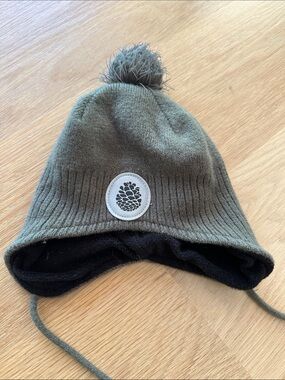Kuling European brand Olive Green Pom-Pom